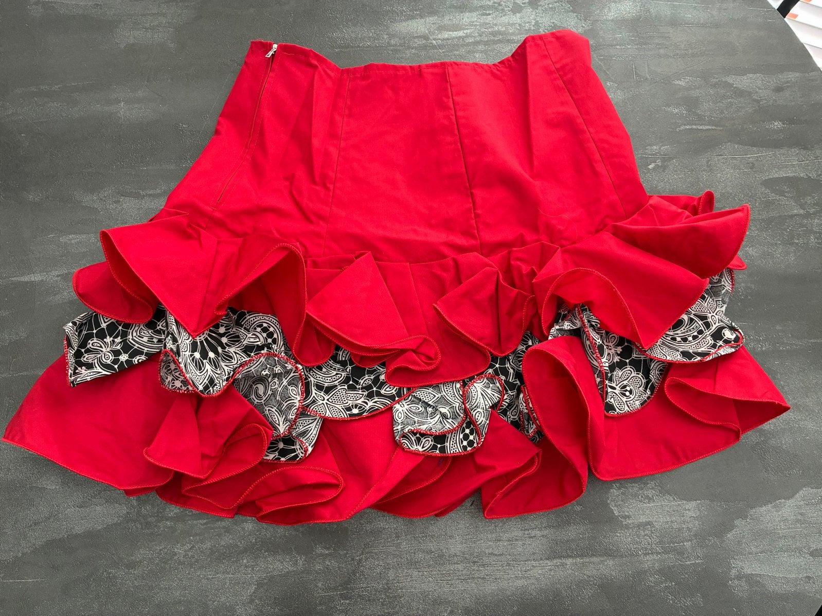 Spaanse rok rood met ruches maat 36/38, Ophalen, Zo goed als nieuw, Maat 38/40 (M), Rood