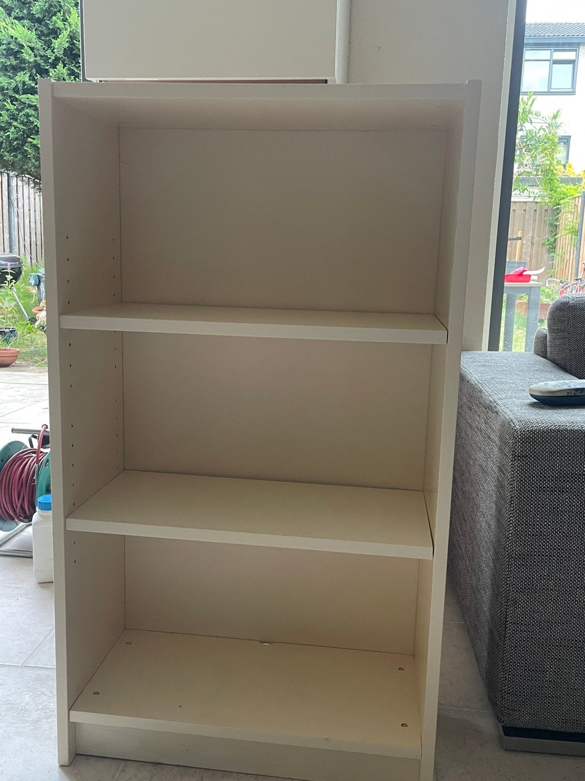 Billie IKEA boekenkasten twee 2 stuks half hoog, Ophalen of Verzenden, Zo goed als nieuw, Mdf, Plinten