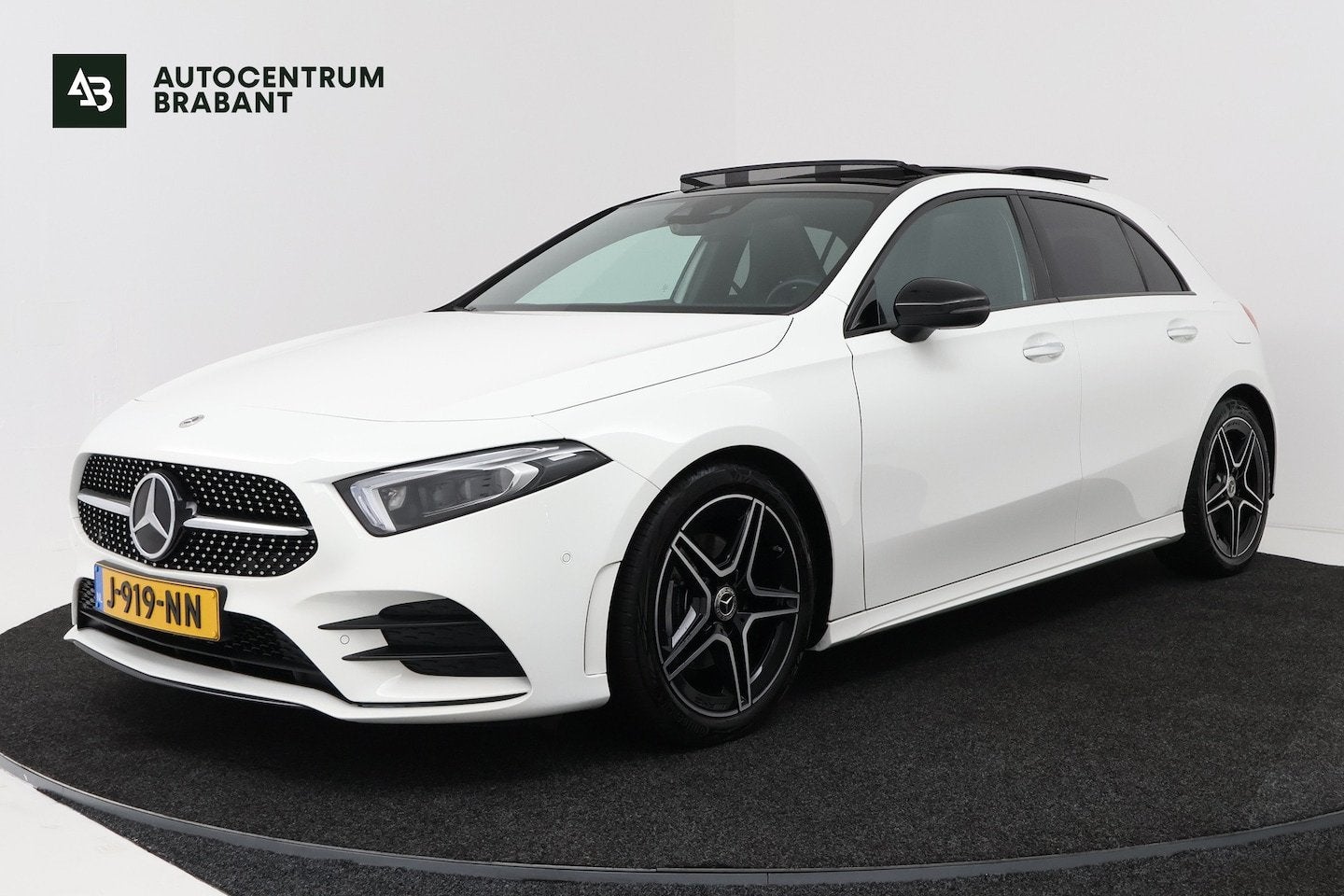 Mercedes-Benz A-Klasse 180 Business Solution AMG (PANORAMADA, Auto's, 136 pk, Gebruikt, 4 cilinders, Wit