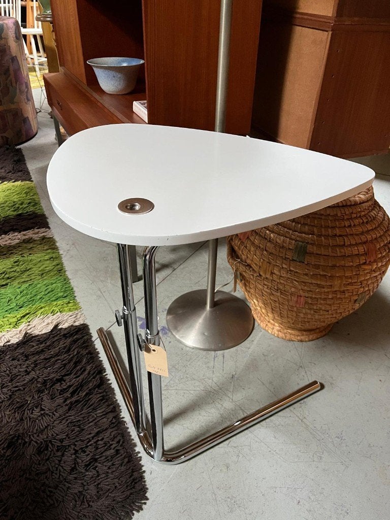 8) Verstelbare bijzettafel, Tecta K22L, Ophalen, 50 – 75, Minder dan 50 cm, Gebruikt