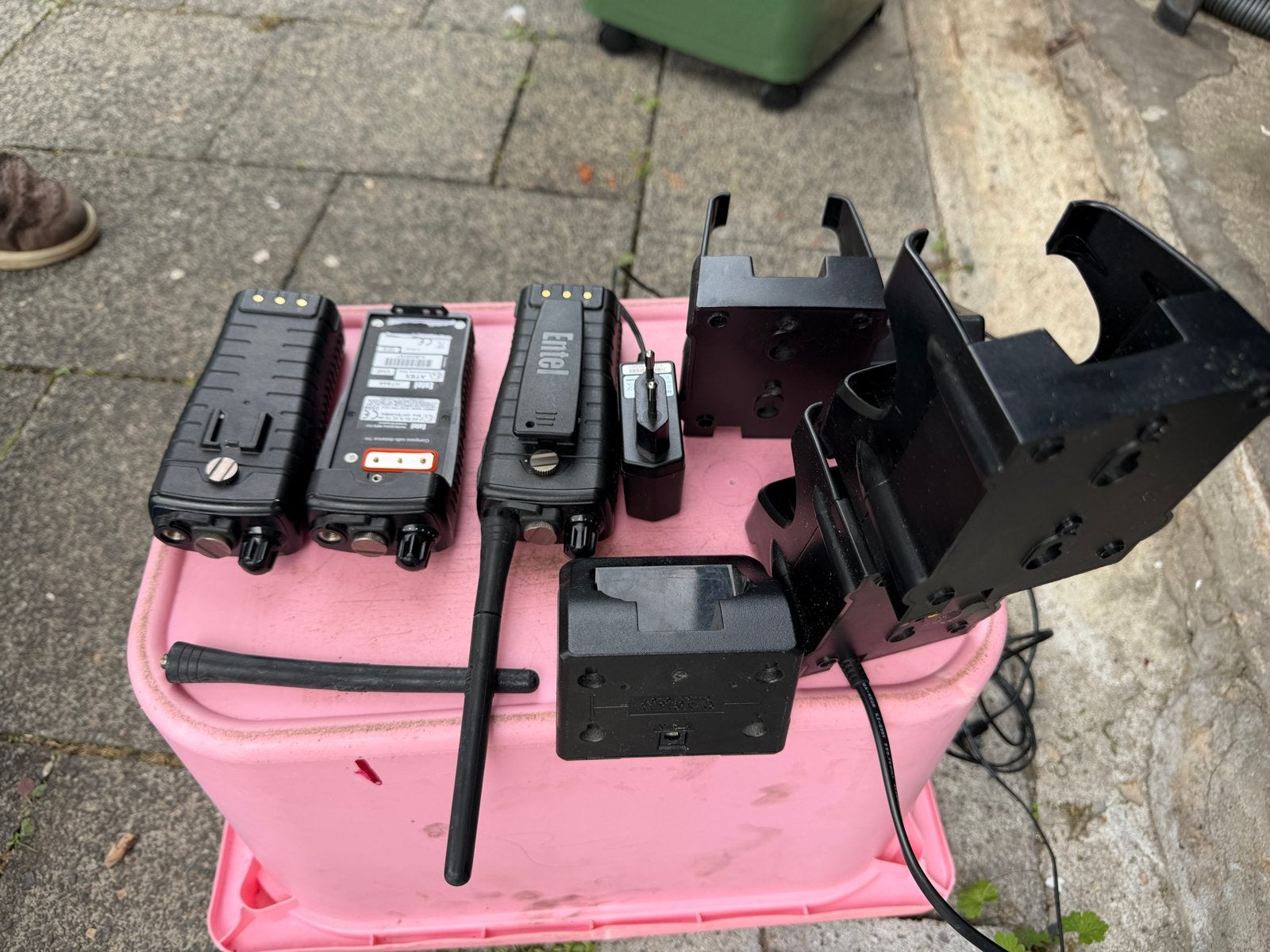 Entel Portofoons met opladers en accessoires, Ophalen of Verzenden, Gebruikt, 5 tot 15 km, Portofoon of Walkie-talkie