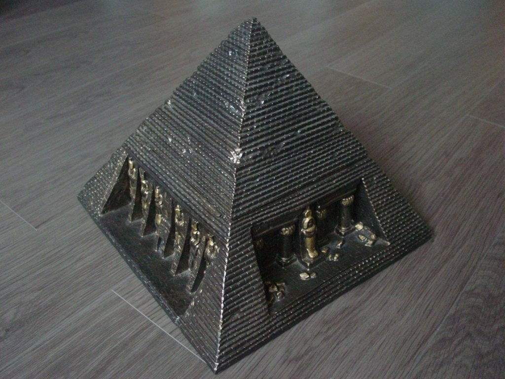 Bijzondere piramide, Ophalen of Verzenden, Zo goed als nieuw, Kunststof