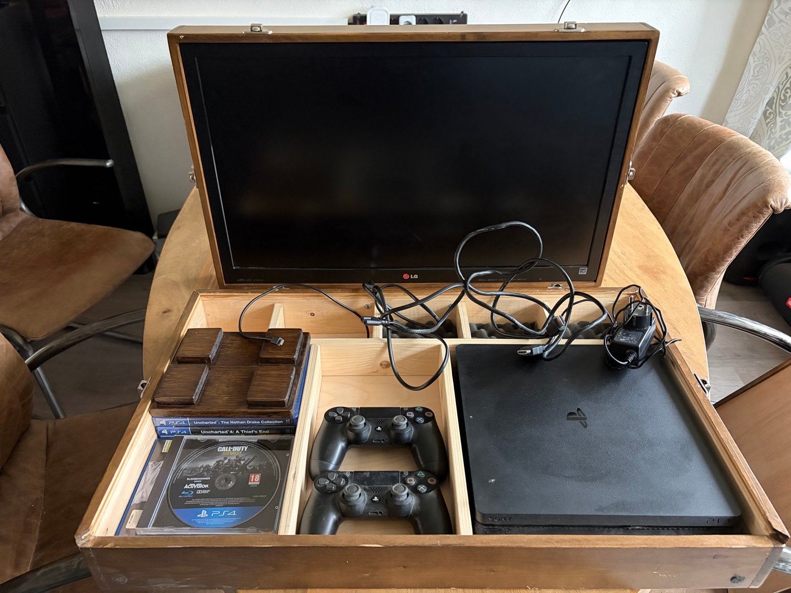 PS4 Slim met ingebouwde monitor en 2 controllers Tv 28 inch., Spelcomputers en Games, Ophalen, Met 2 controllers, Slim, 500 GB