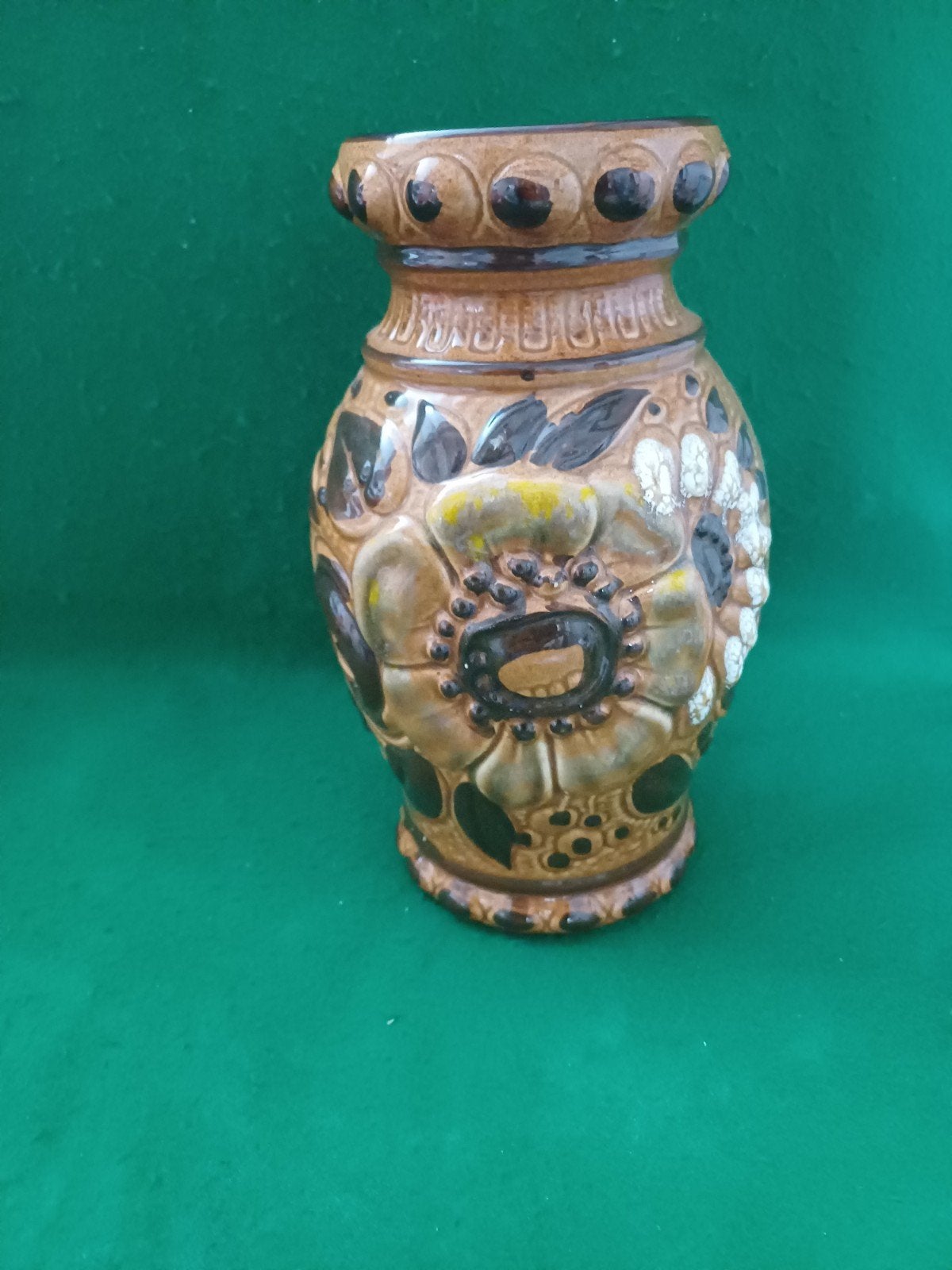 Vintage aardewerk vaas Wiggermany bloemmotief, Antiek en Kunst, Antiek | Vazen, Ophalen of Verzenden