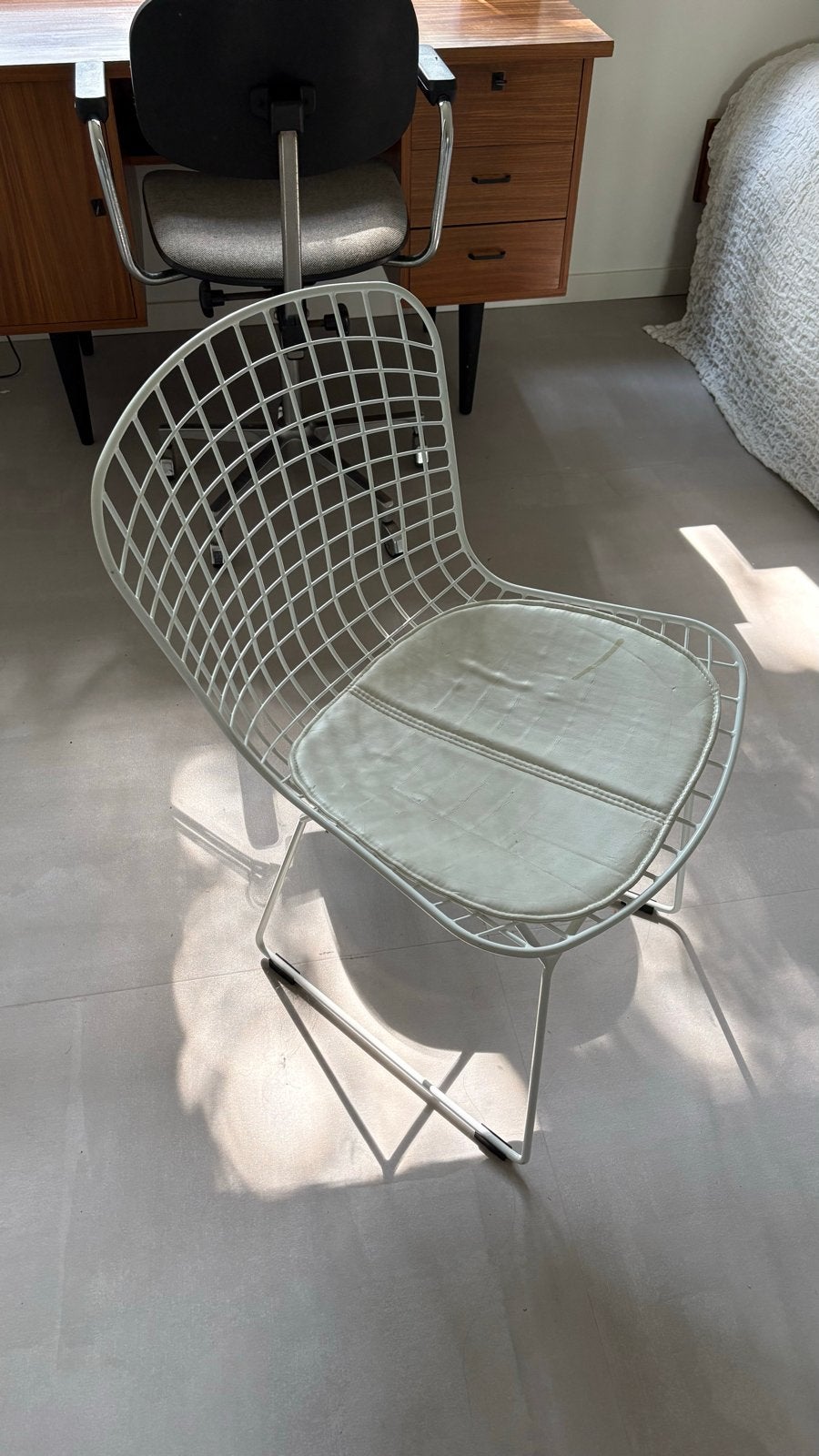 Witte draadstoel met kussen - Modern design, Ophalen, Gebruikt, Wit, Metaal
