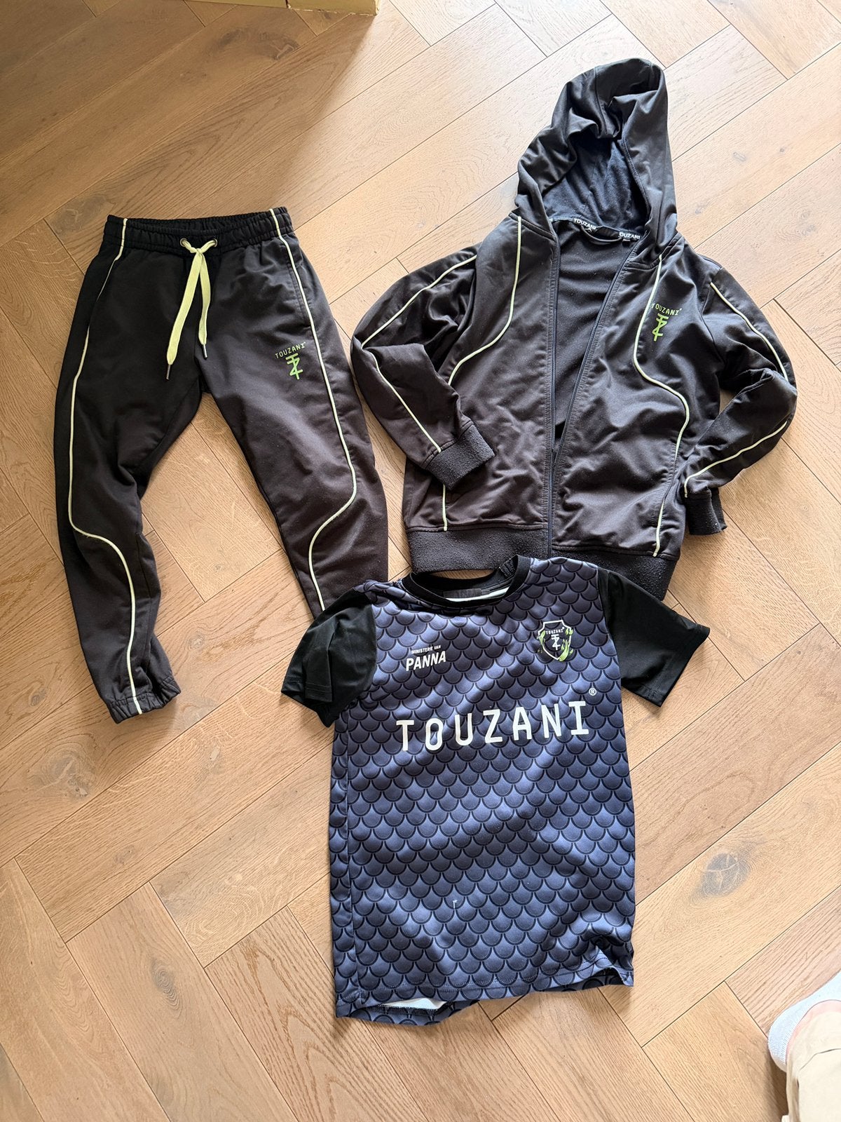 Touzani 122-128 trainingspak, Ophalen of Verzenden, Gebruikt, Jongen, Setje