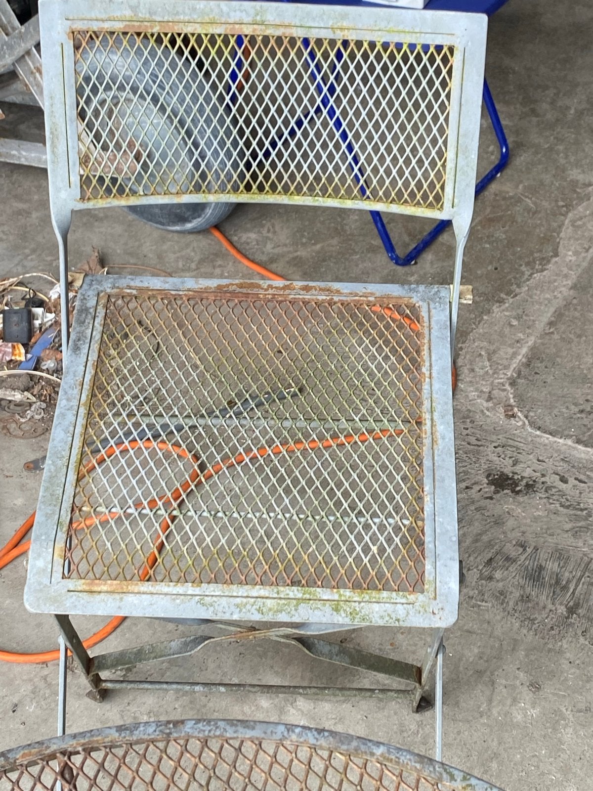 Vintage metal tuinset: tafel en 2 stoelen, Tuin en Terras, Tuinstoelen, Ophalen, Gebruikt, Metaal, Inklapbaar