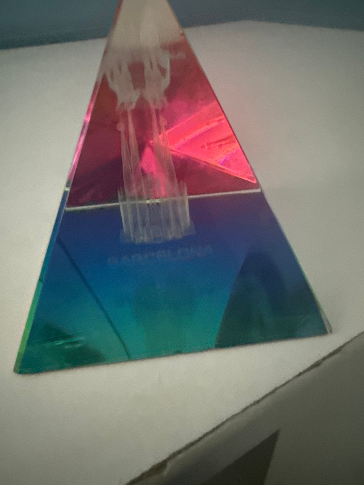 Glazen piramide met Sagrada Familia en Barcelona, Ophalen of Verzenden