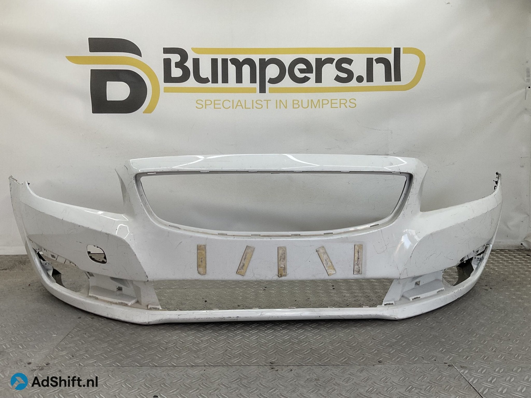 Bumper Volvo S80 V70 07-16 31353444 Voorbumper E4-22670, Bumper