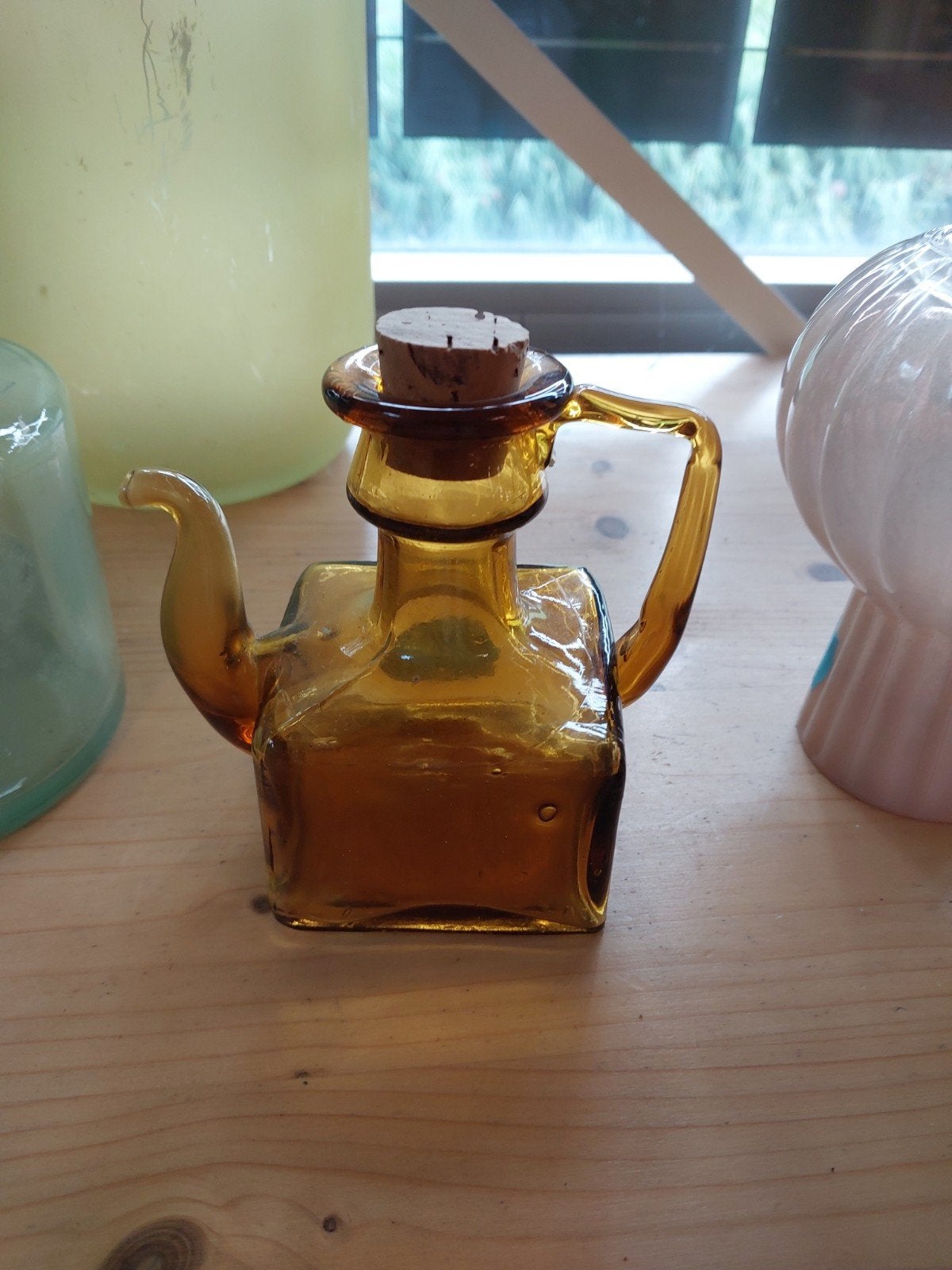 Vintage amberkleurige glazen oliekan met kurk, Ophalen of Verzenden