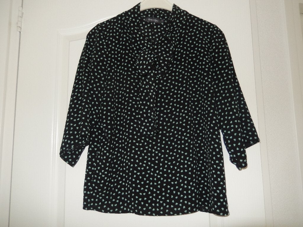 Perla Nera Zwarte Blouse met Hartjesprint - maat S, Perla Nera, Zwart, Ophalen of Verzenden, Zo goed als nieuw
