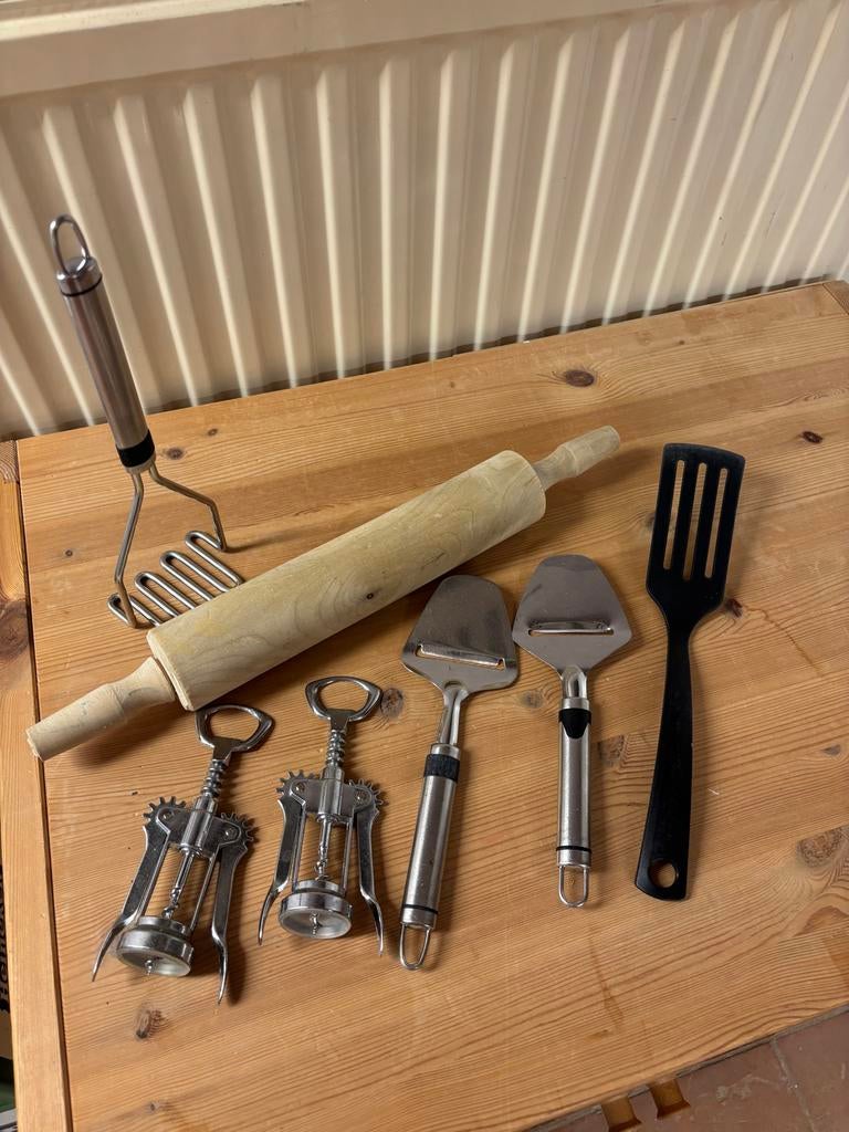 Keukengerei set: deegroller, kaasschaven, kurkentrekker, sta, Hout, Zilver, Ophalen of Verzenden, Overige merken