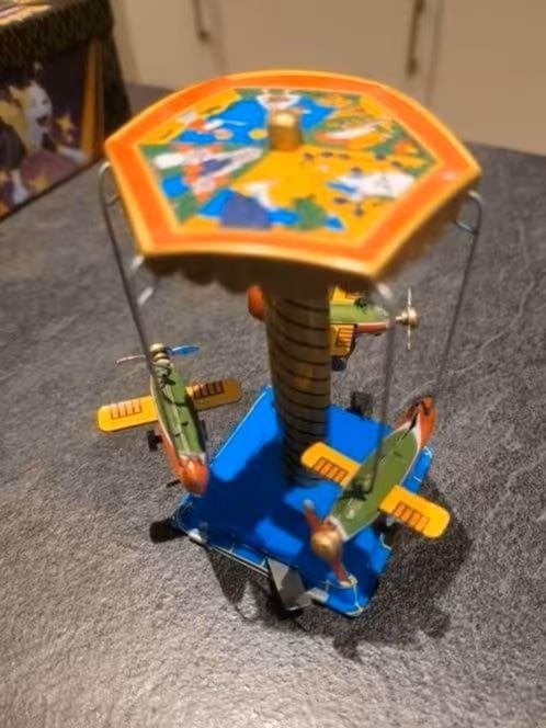 Blikken Zweefmolen met vliegtuigjes, Antiek en Kunst, Antiek | Speelgoed, Ophalen of Verzenden