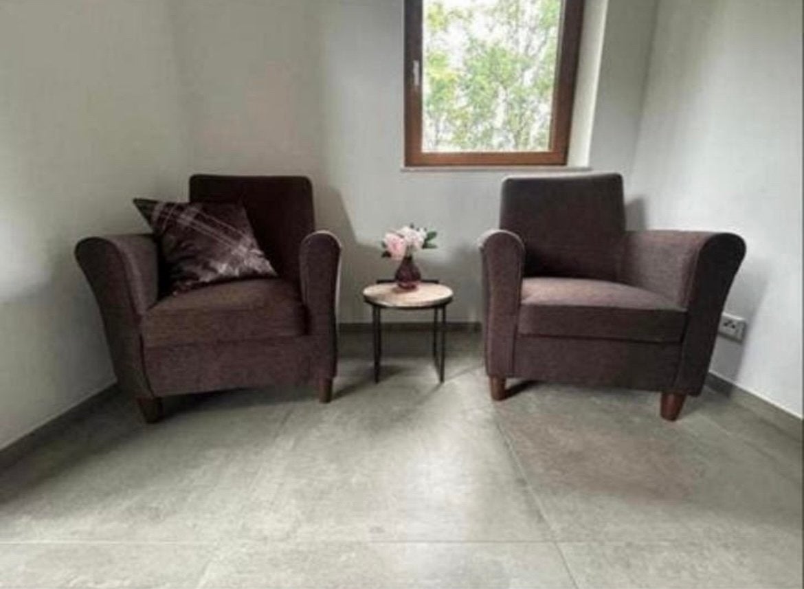 2 bruine stoelen, Ophalen, Twee, Bruin, Zo goed als nieuw