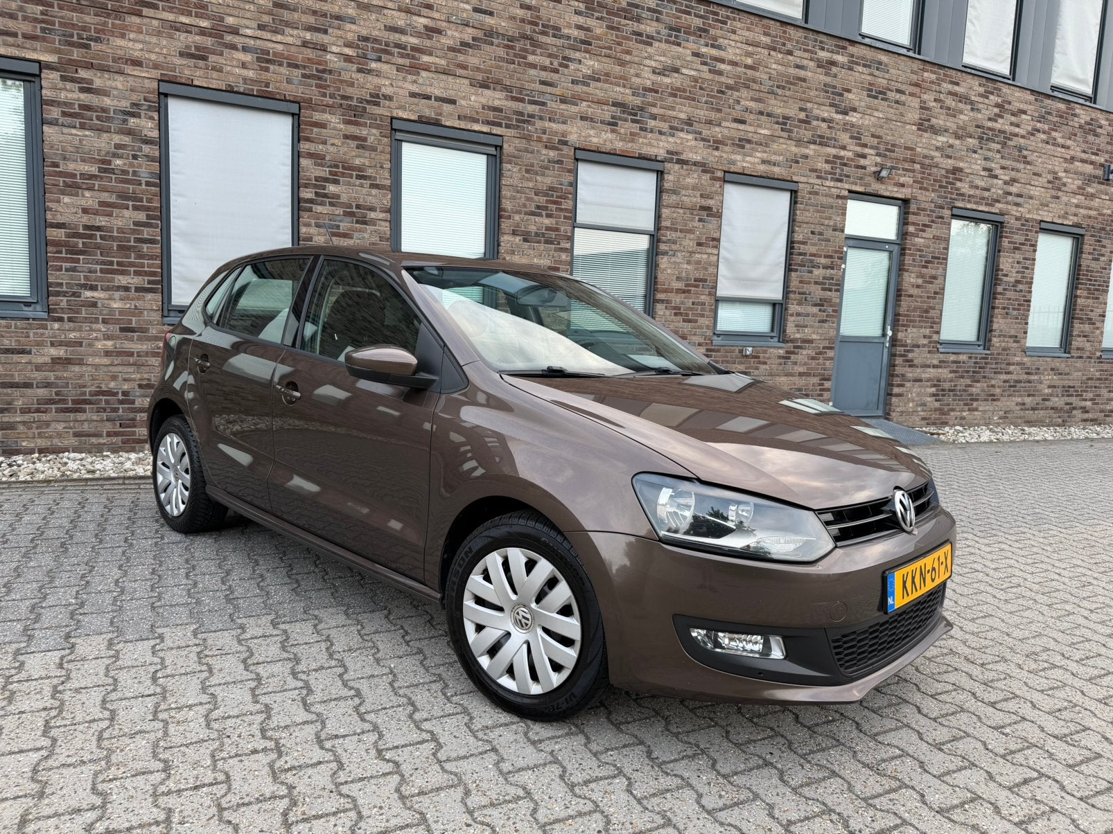Volkswagen Polo 1.4 16V 5DRS 2013 Airco Carplay Elek Pakket, Auto's, Volkswagen, 970 kg, 4 cilinders, Bruin, Bedrijf