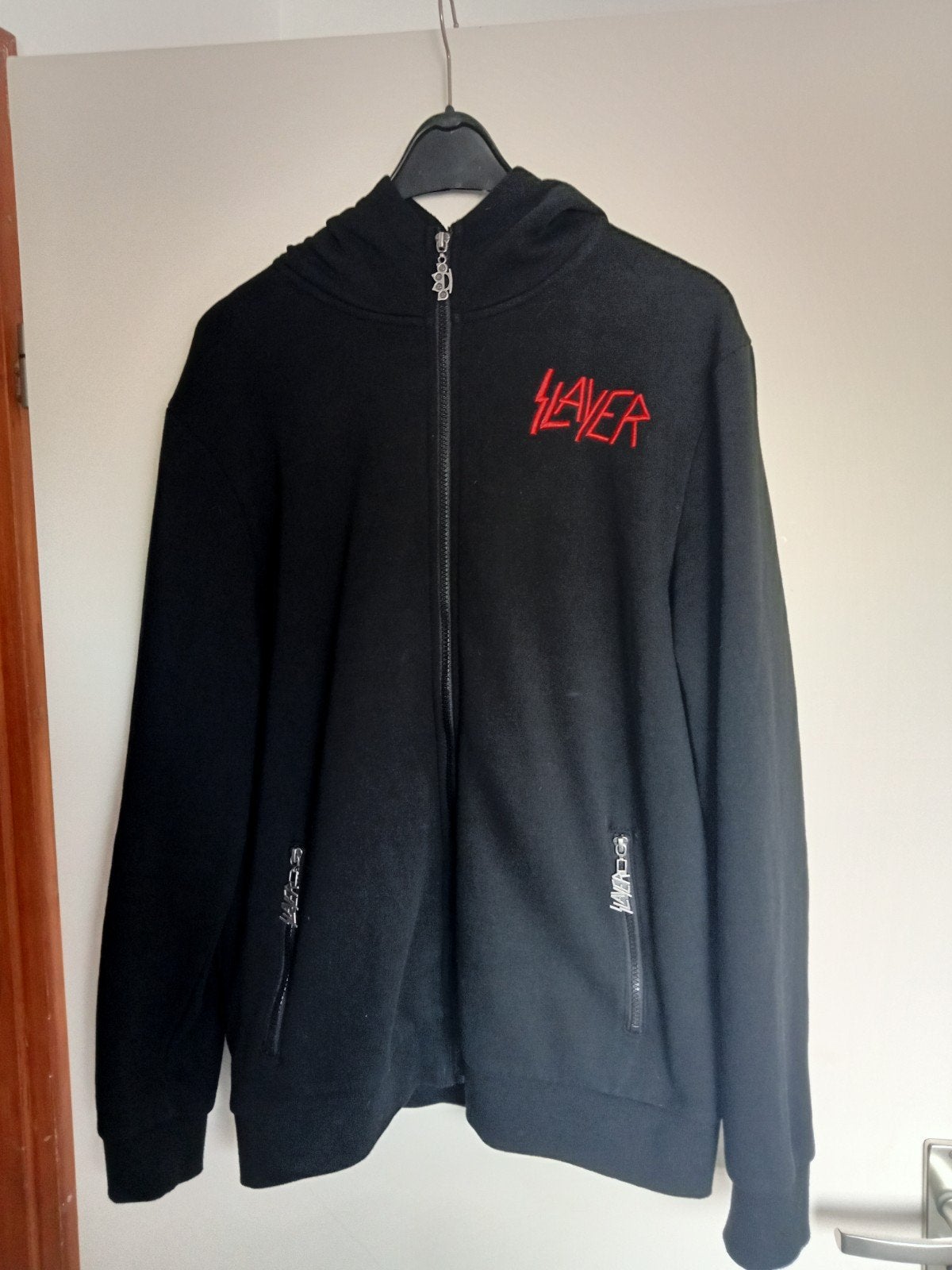 Slayer zipper capuchon met 2 klittenband plaatjes maat L, Ophalen of Verzenden, Zo goed als nieuw, Zwart