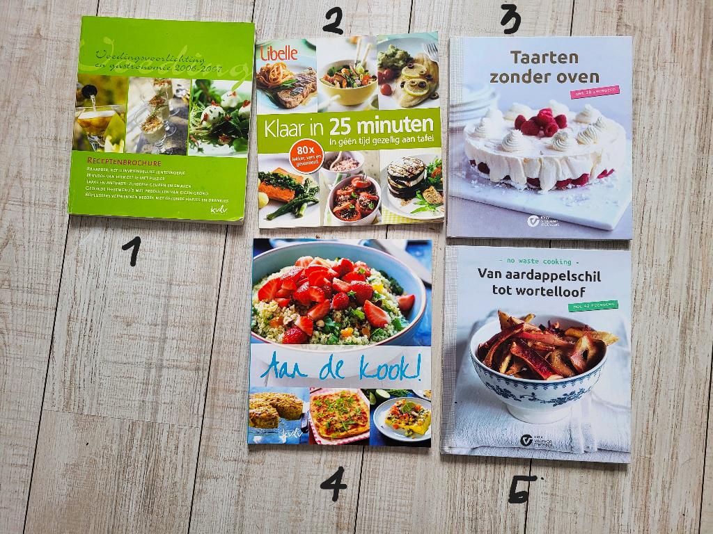 Verschillende kookboeken en cd in goede staat., Boeken, Ophalen of Verzenden, Gelezen