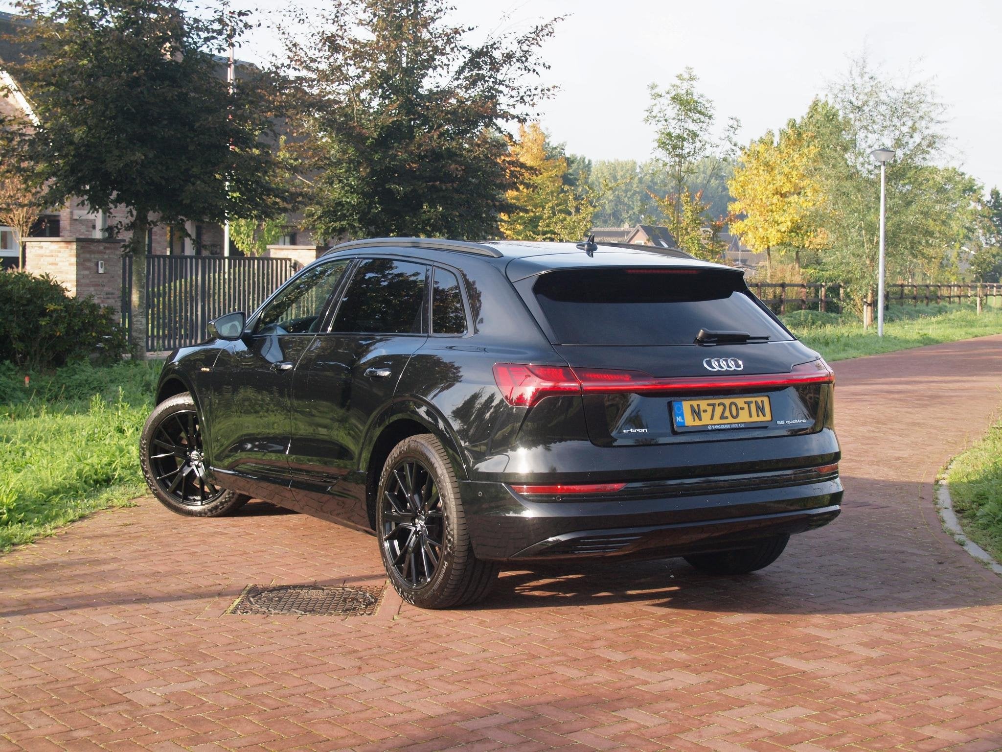 Audi e-tron 55 quattro Advanced edition Plus 95 kWh | Black, Auto's, Automaat, Zwart, 95 kWh, Zwart