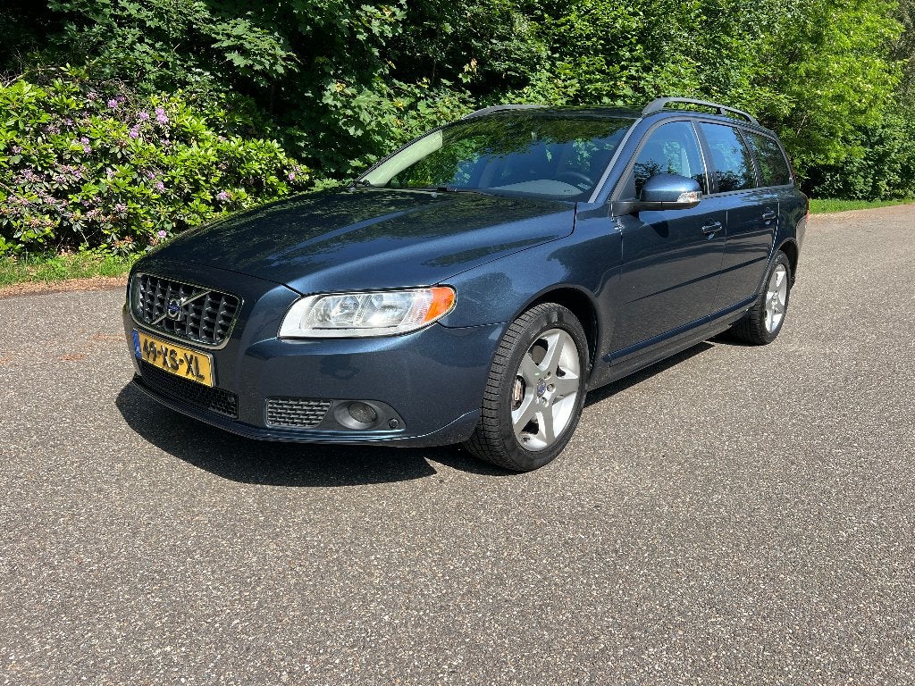 Volvo V70 2.5 T Automaat 201dkm Dealer Trekhaak Leder PDC, Auto's, Volvo, 1800 kg, Zwart, Blauw, Bluetooth