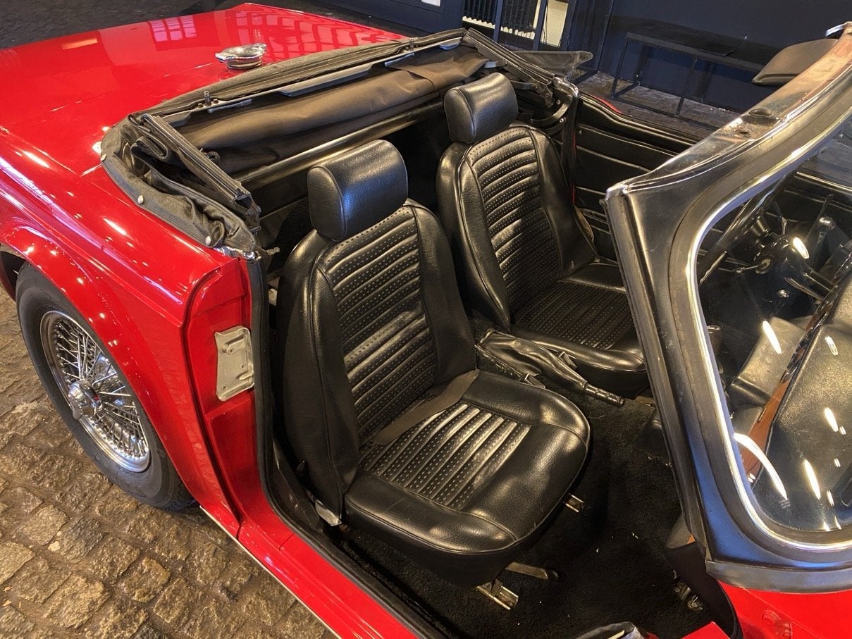Triumph TR6 (bj 1974), foto 4