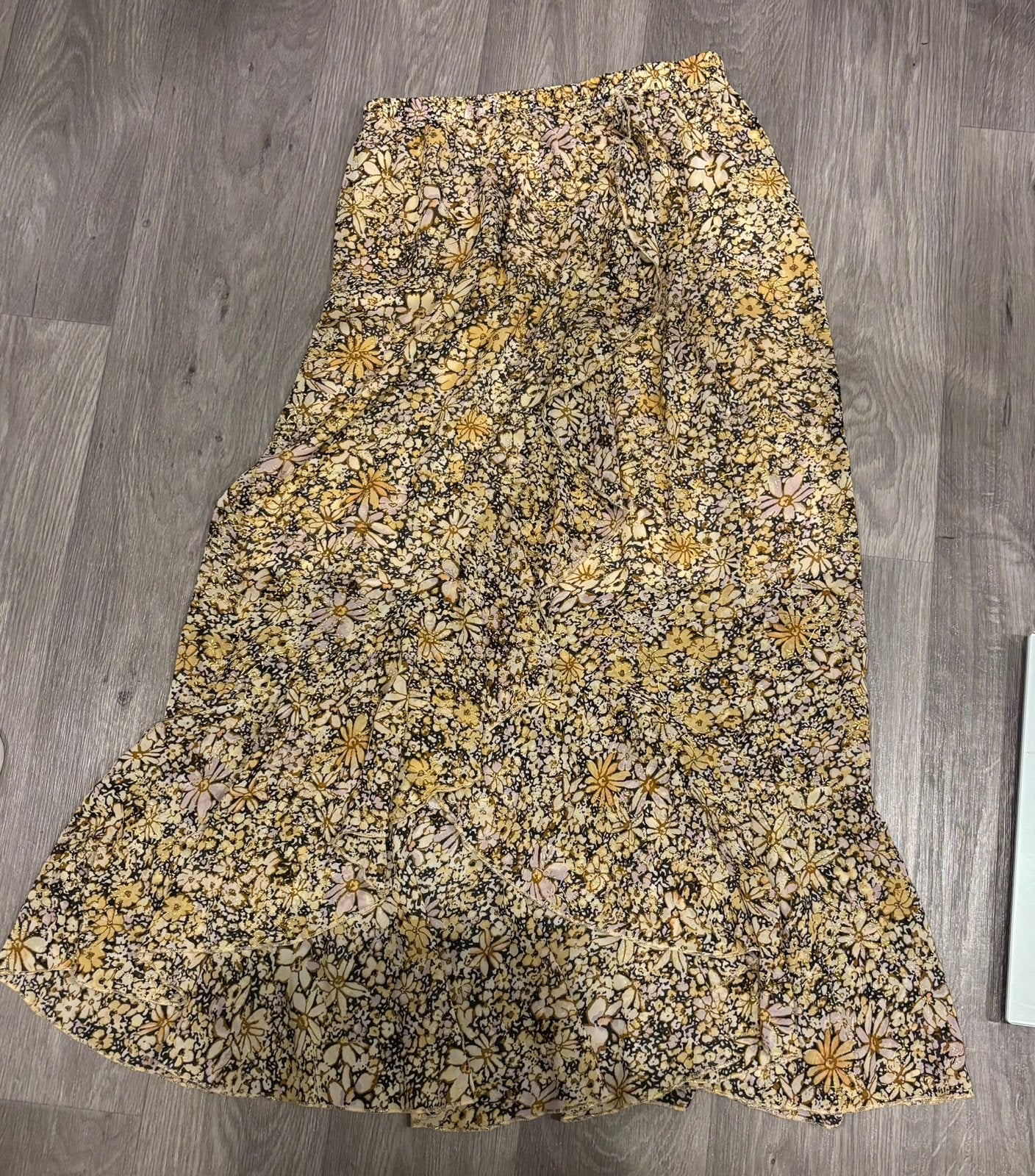 Geel/beige gouden gebloemde rok, Kleding | Dames, Rokken, Ophalen of Verzenden, Zo goed als nieuw, Geel, Boven de knie