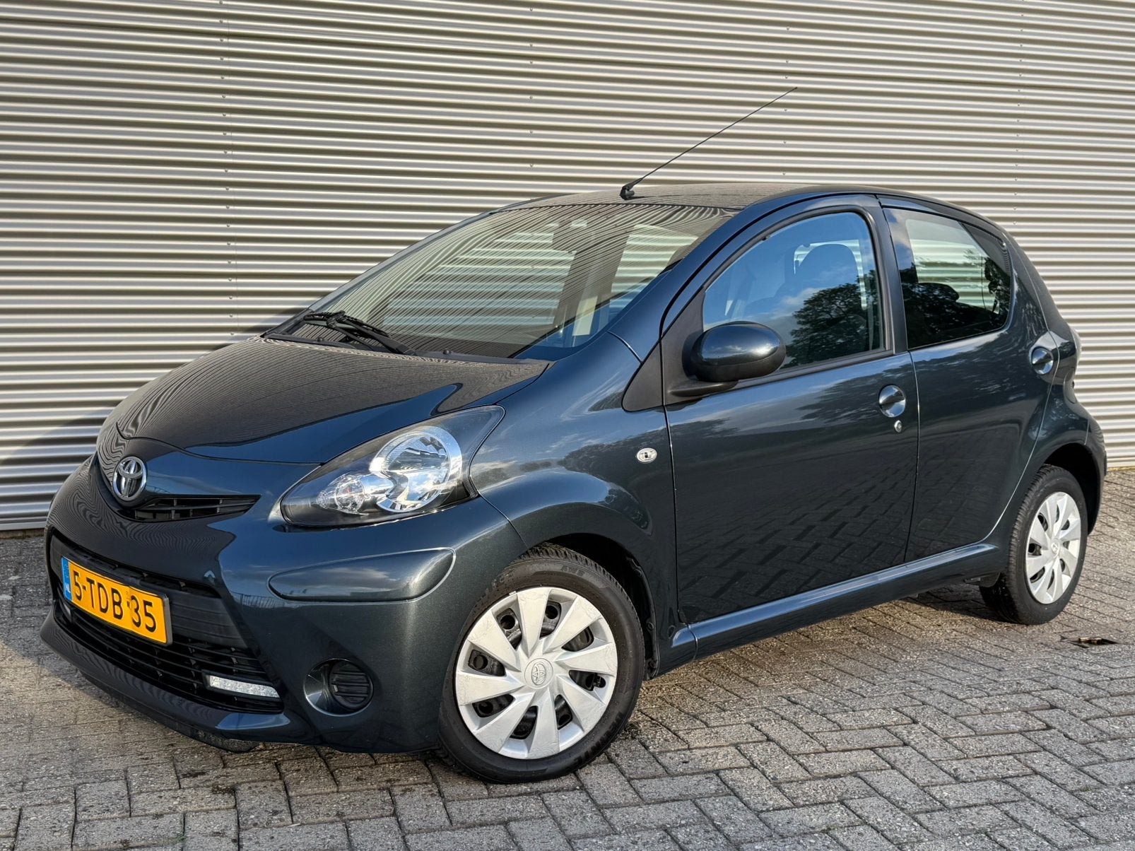 Toyota Aygo 1.0 5DRS 2014 51.000 KM NAP, airco, elek ramen, Auto's, Voorwielaandrijving, 4 stoelen, Origineel Nederlands, Handgeschakeld