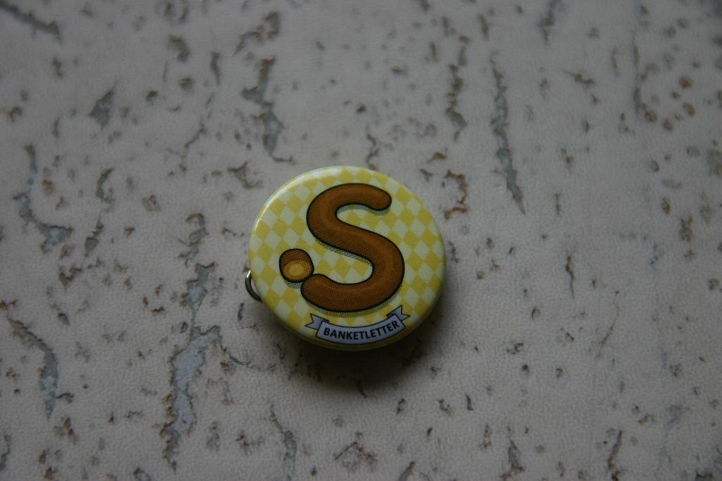 Sint 2 Buttons S banketletter, Diversen, Ophalen of Verzenden, Nieuw