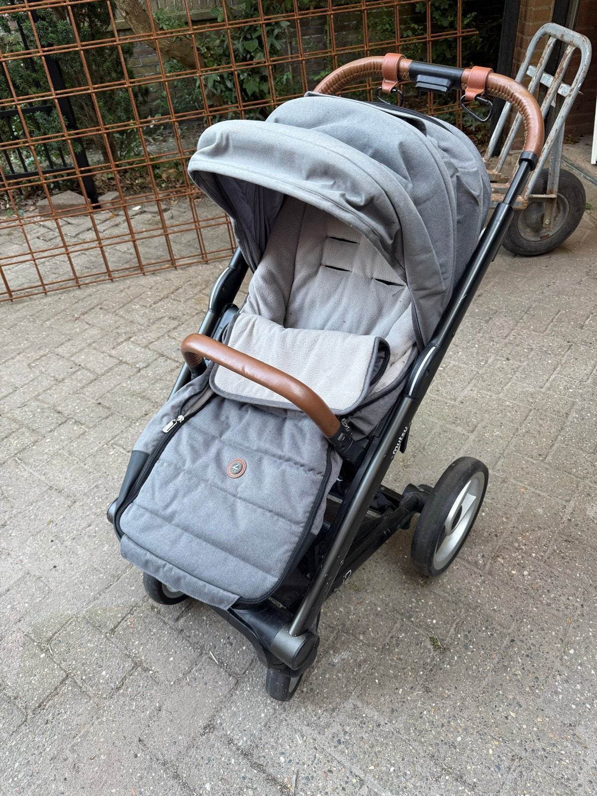 Mutsy i2 Combiwagen met reiswieg en wandelwagen, Ophalen, Gebruikt, Combiwagen, Met reiswieg
