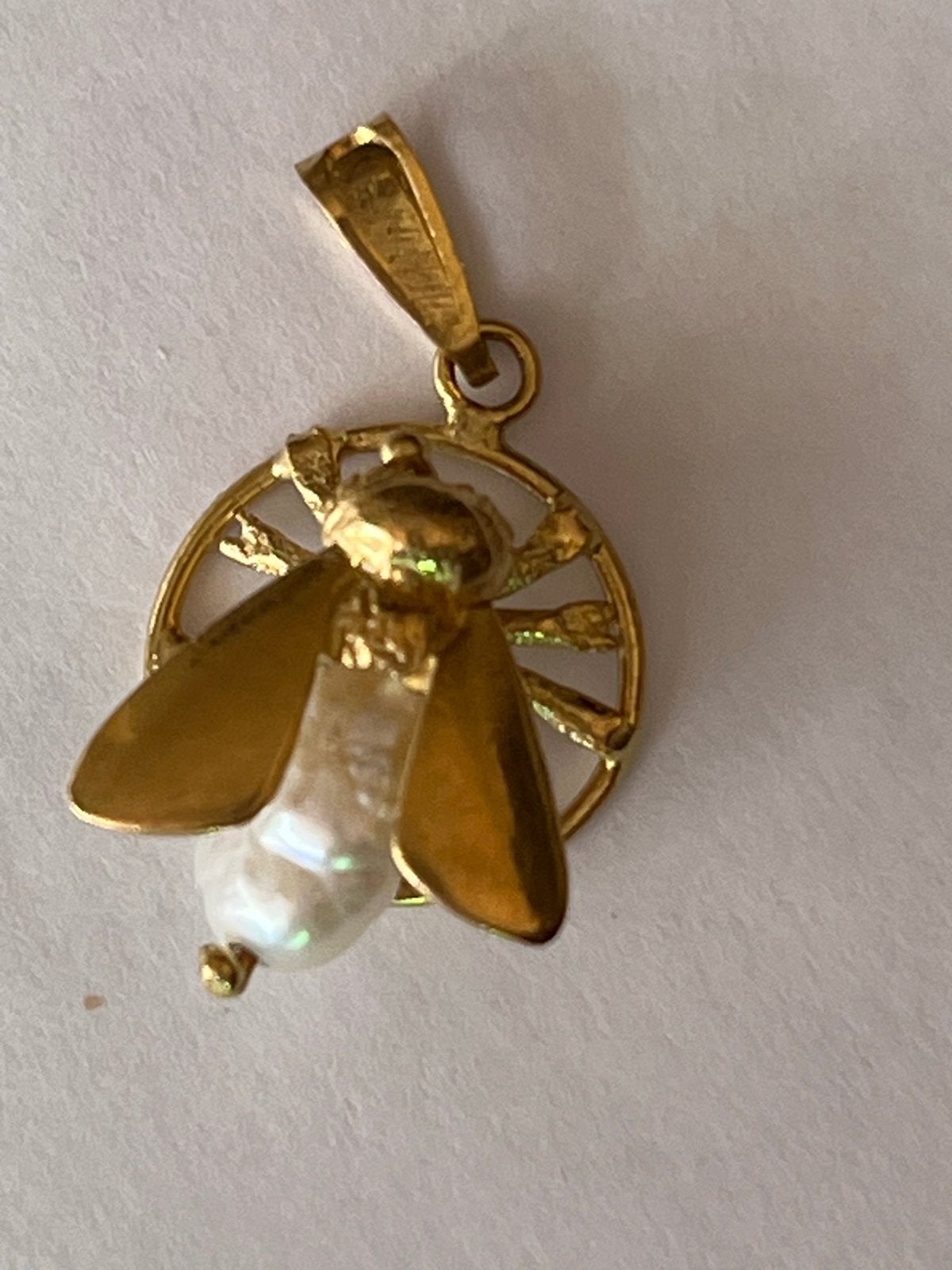 Bijzondere gouden hanger vlieg Mabe parel 18 CT goud, Sieraden, Tassen en Uiterlijk, Kettinghangers, Wit, Ophalen of Verzenden