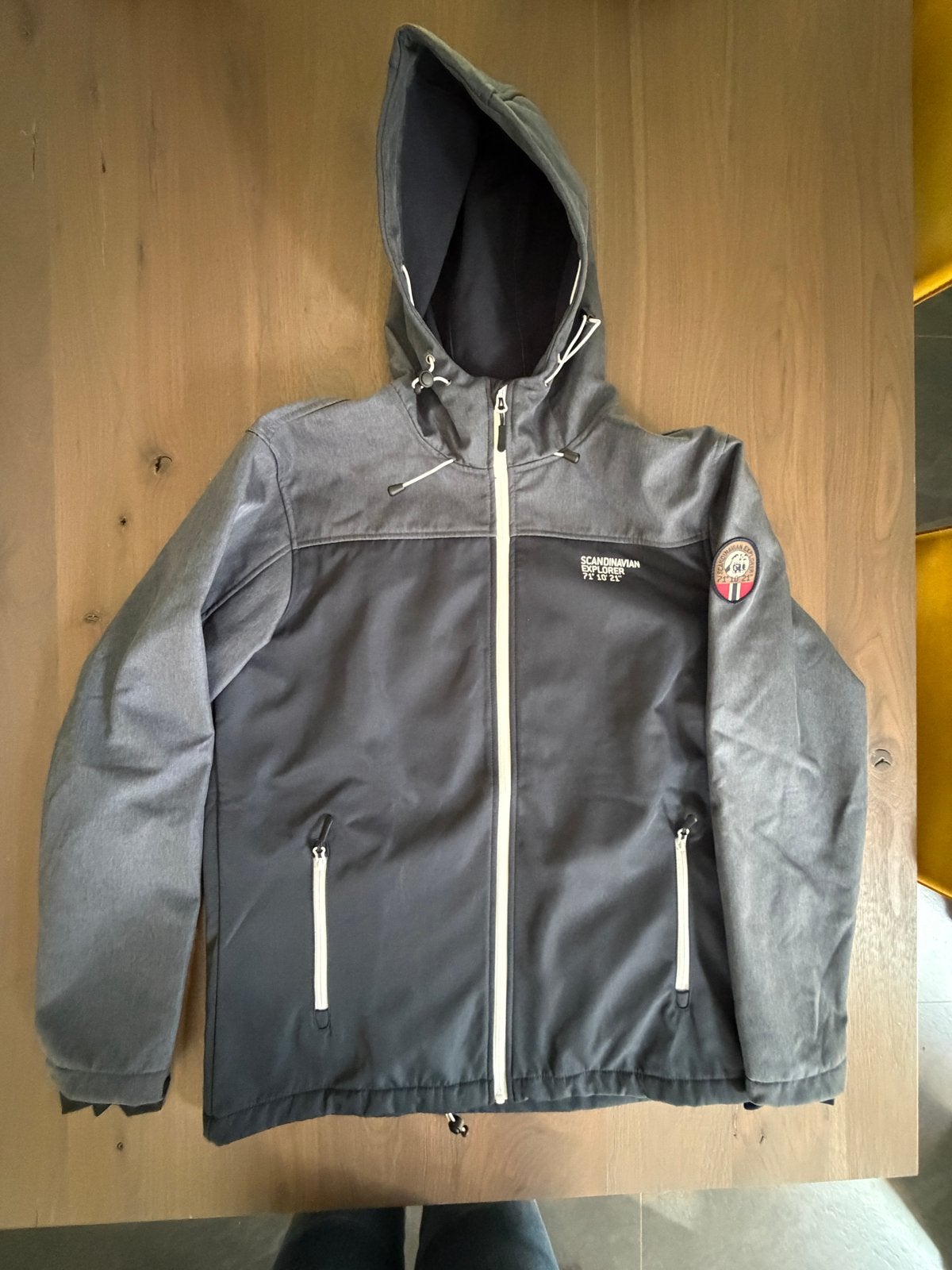 Scandinavian Explorer Softshell Jas XL - Zo goed als nieuw, Ophalen of Verzenden, Zo goed als nieuw, Maat 52/54 (L), Grijs