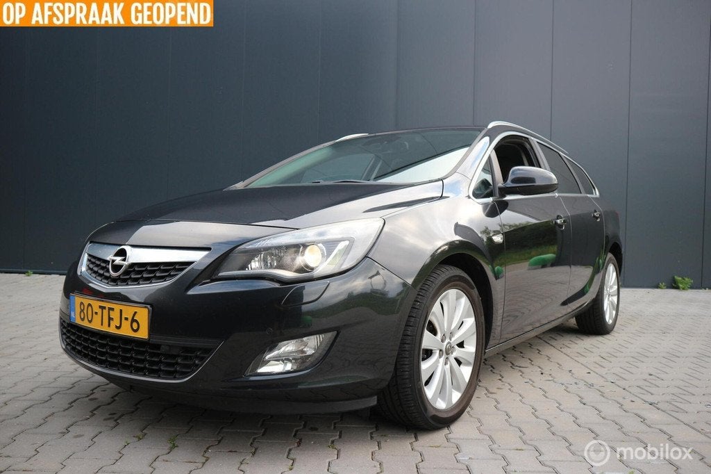 Opel Astra Sports Tourer 1.3 CDTi S/S Cosmo XENON/2X-PDC/ECC, Auto's, Opel, Voorwielaandrijving, Euro 5, 730 kg, Gebruikt
