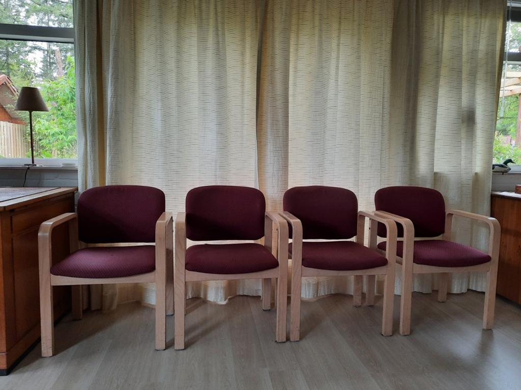 4 comfortabele eetkamerstoelen met armleuningen - beukenhout, Huis en Inrichting, Stoelen, Ophalen, Gebruikt, Vier, Stof