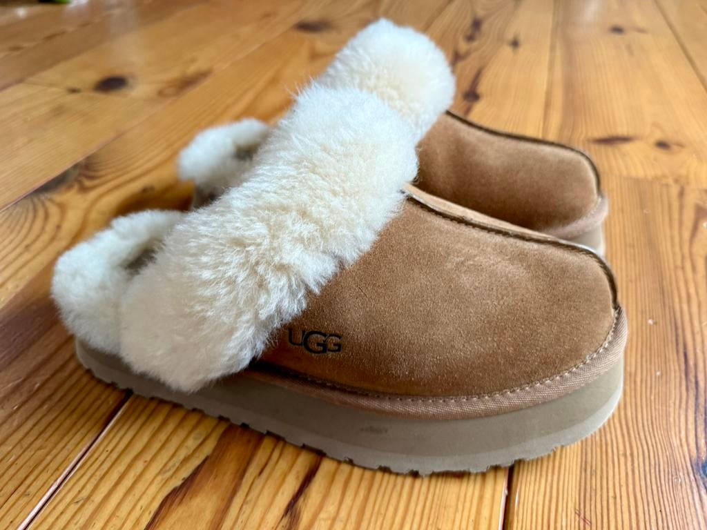 UGG W Disquette Dames Sloffen Chestnut/ Bruin Maat 39, Slofjes, Jongetje of Meisje, Ophalen of Verzenden, Zo goed als nieuw