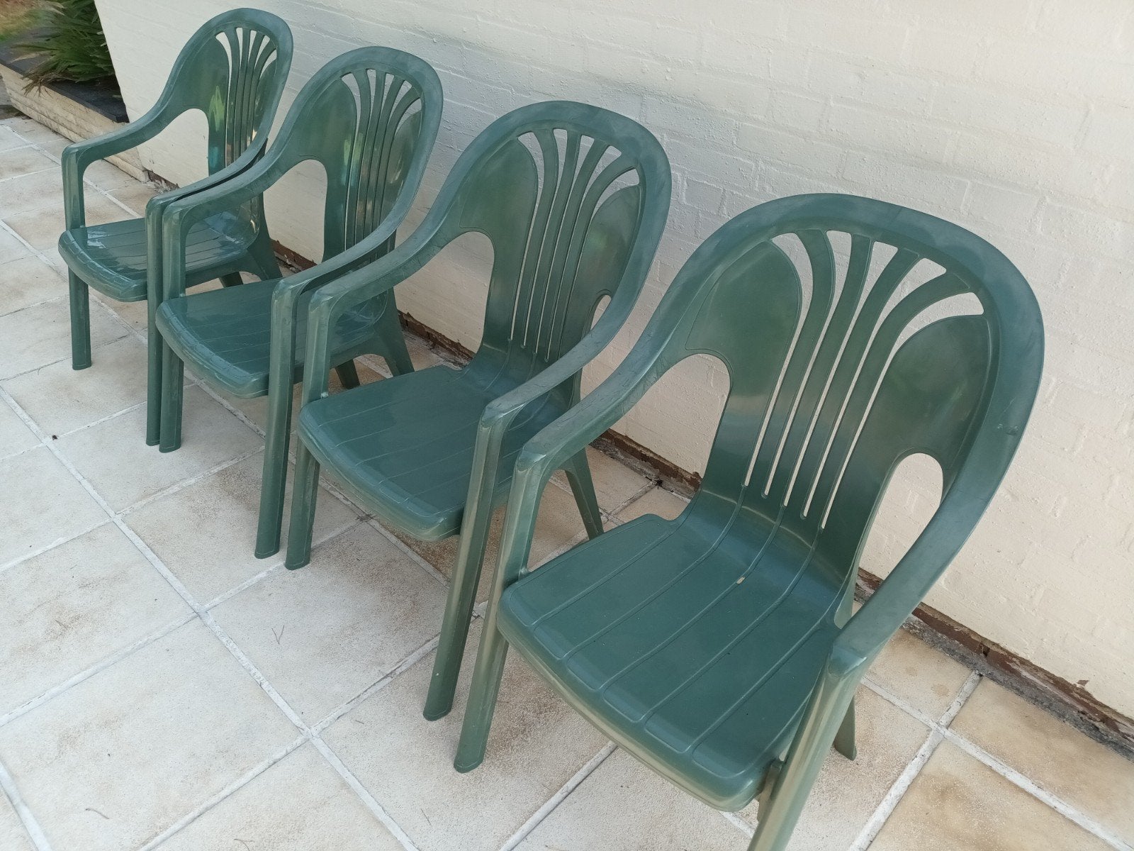 4 Groene Kunststof Tuinstoelen - Stapelbaar, Tuin en Terras, Tuinstoelen, Ophalen, Gebruikt, Kunststof, Stapelbaar
