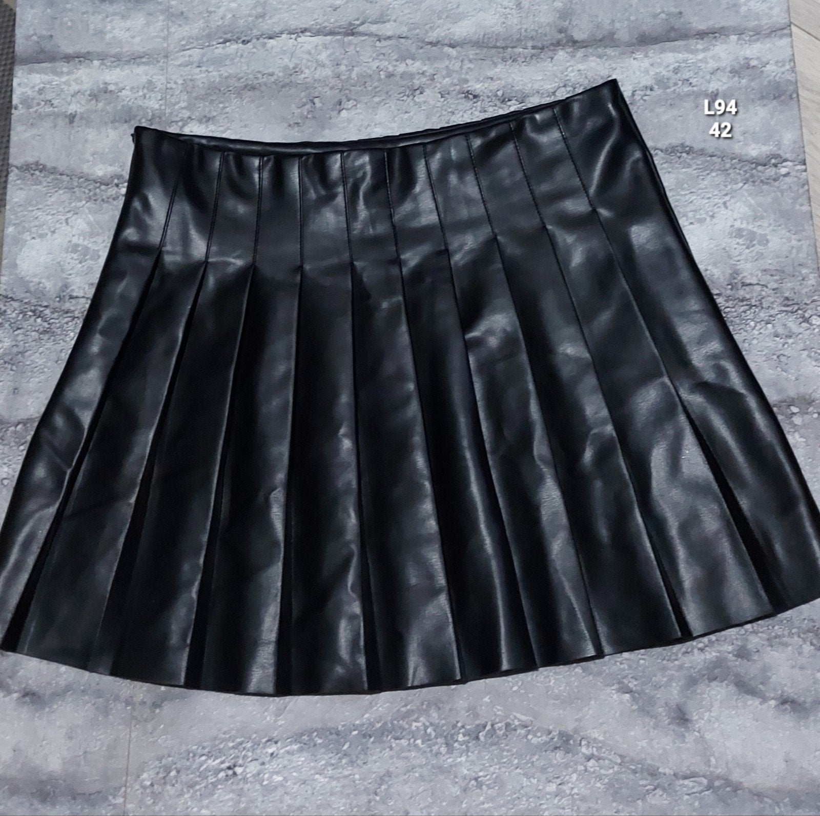 Sexy Zwart geplooid leren rokje - Maat 42, Kleding | Dames, Zwart, Maat 42/44 (L), Ophalen of Verzenden, Boven de knie