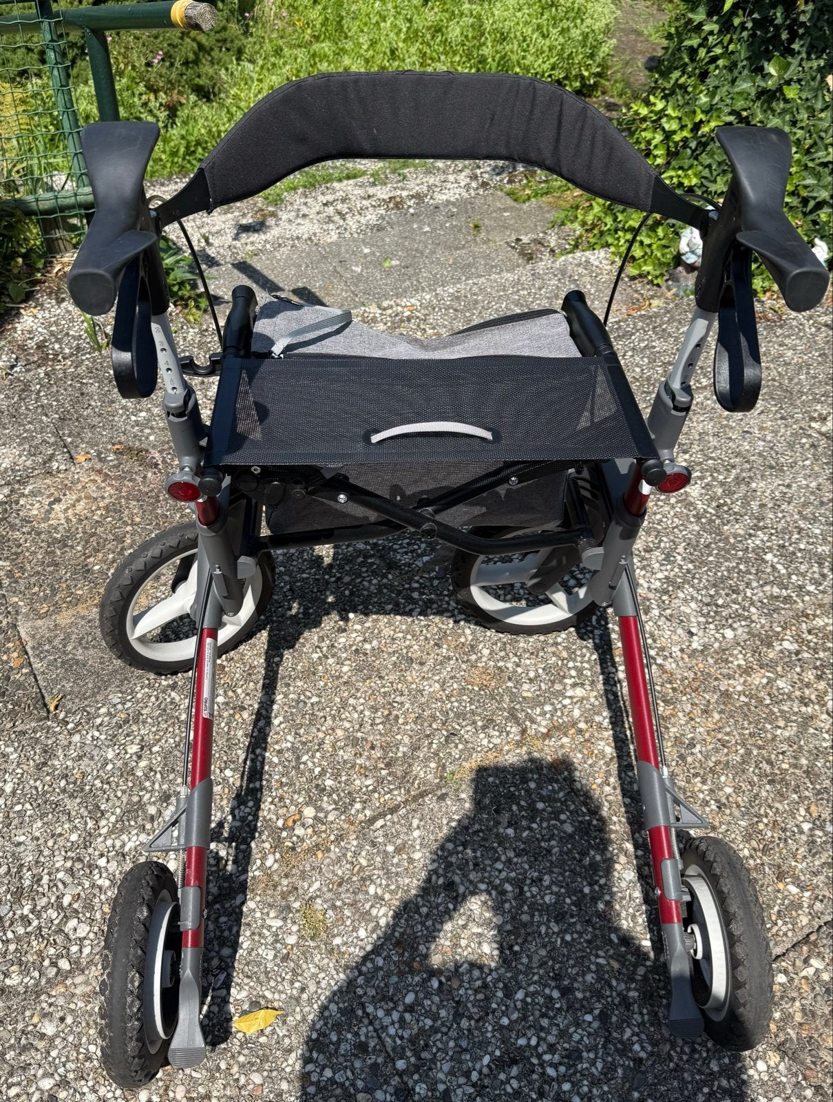 Rollator maat M inclusief rugband en tas, Ophalen, Opvouwbaar, Zo goed als nieuw