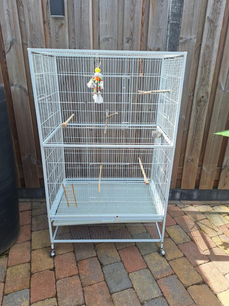 Mooie ruime verrijdbare vogelkooi, Ophalen, Zo goed als nieuw, Metaal, Vogelkooi
