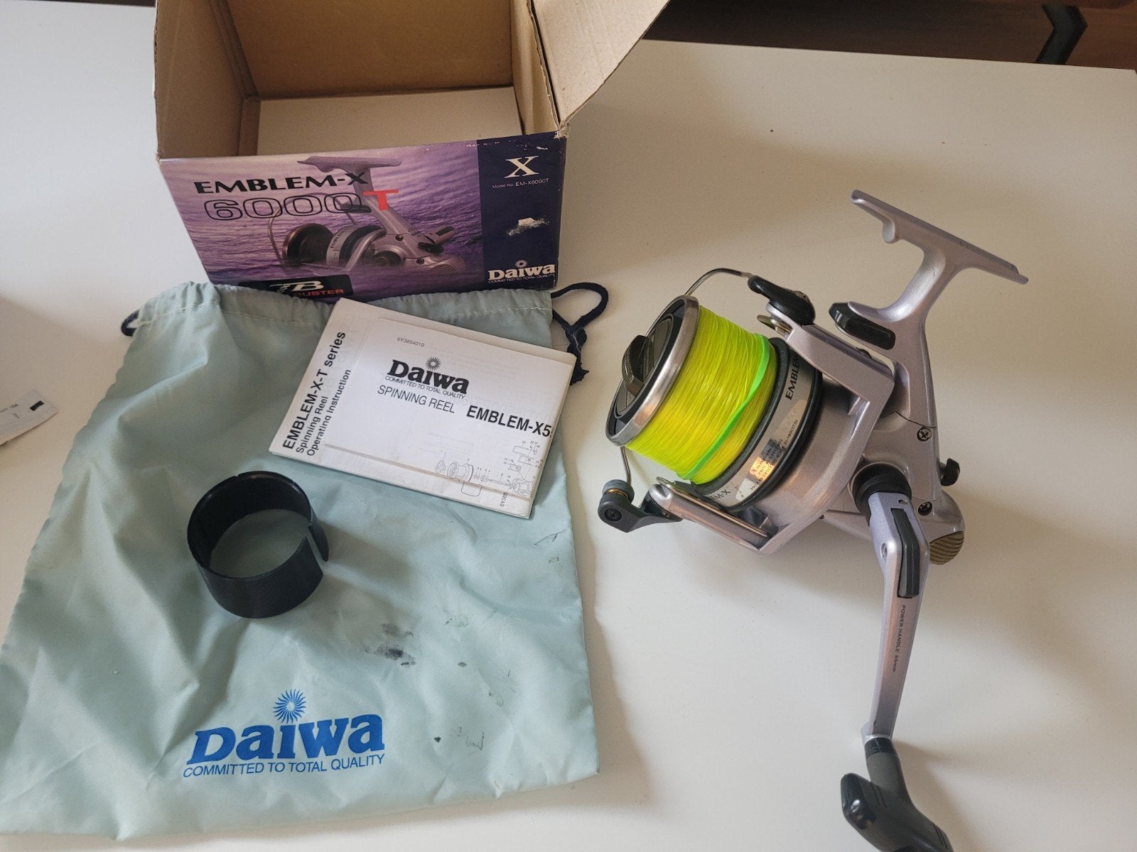 Daiwa Emblem X6000t in doos. Japanse topmolen., Ophalen of Verzenden, Gebruikt, Molen