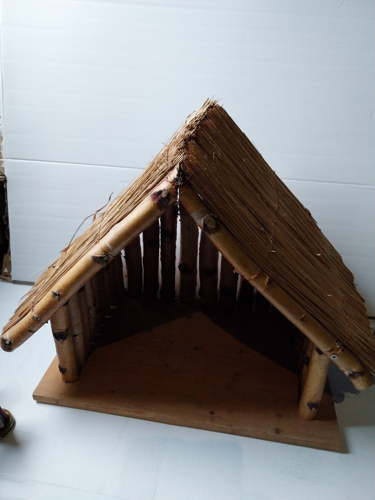 Kerststal van hout en stro, Ophalen