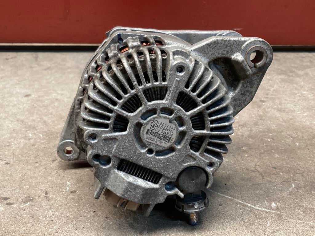 Dynamo Mitsubishi Space Star 1.0 BJ 2015 OE nummer 1800A359, Ophalen of Verzenden, Gebruikt, Hyundai