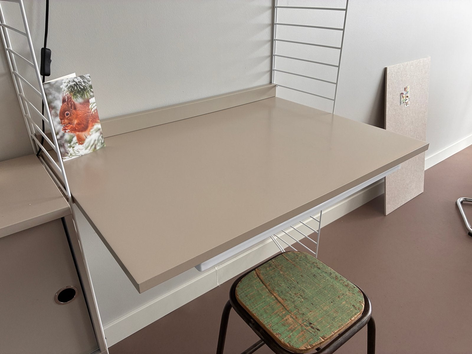 String Furniture Bureau - kleur beige, Ophalen, Opbergruimte, Gebruikt, Hout