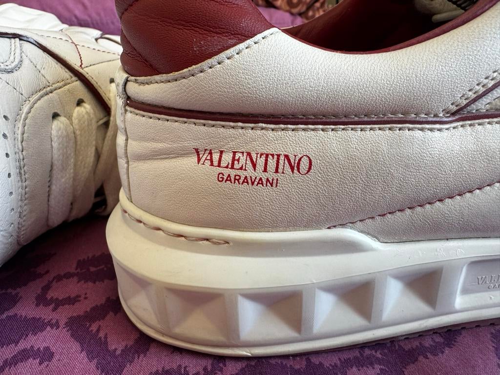 Valentino Garavani Sneakers - Wit met Rood, Ophalen of Verzenden, Zo goed als nieuw, Wit, Sneakers of Gympen