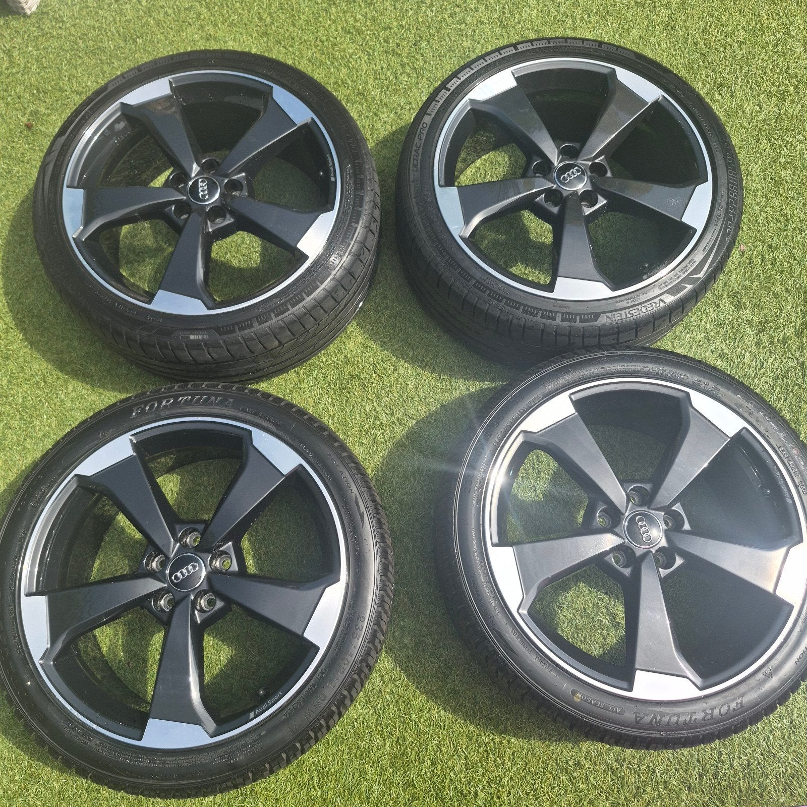 Audi Q2 orginele velgen met banden 19inch, Auto-onderdelen, Banden en Velgen, 235 mm, All Season, Band(en), Ophalen