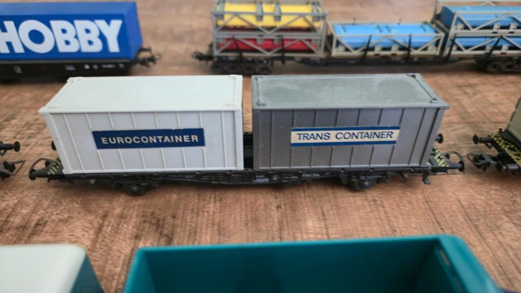Diverse modelspoorwagons en containers, Verzenden
