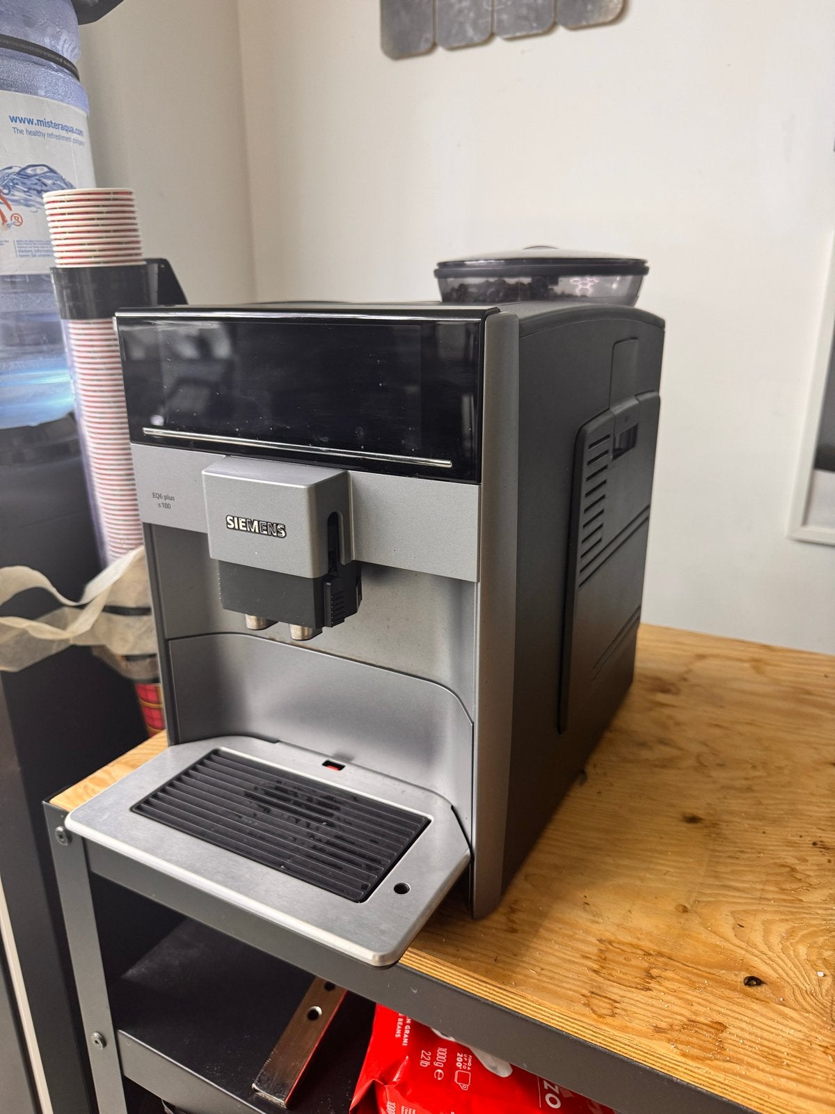 Siemens EQ.6 plus s100 volautomatische espressomachine, Witgoed en Apparatuur, Koffiezetapparaten, Ophalen, Afneembaar waterreservoir
