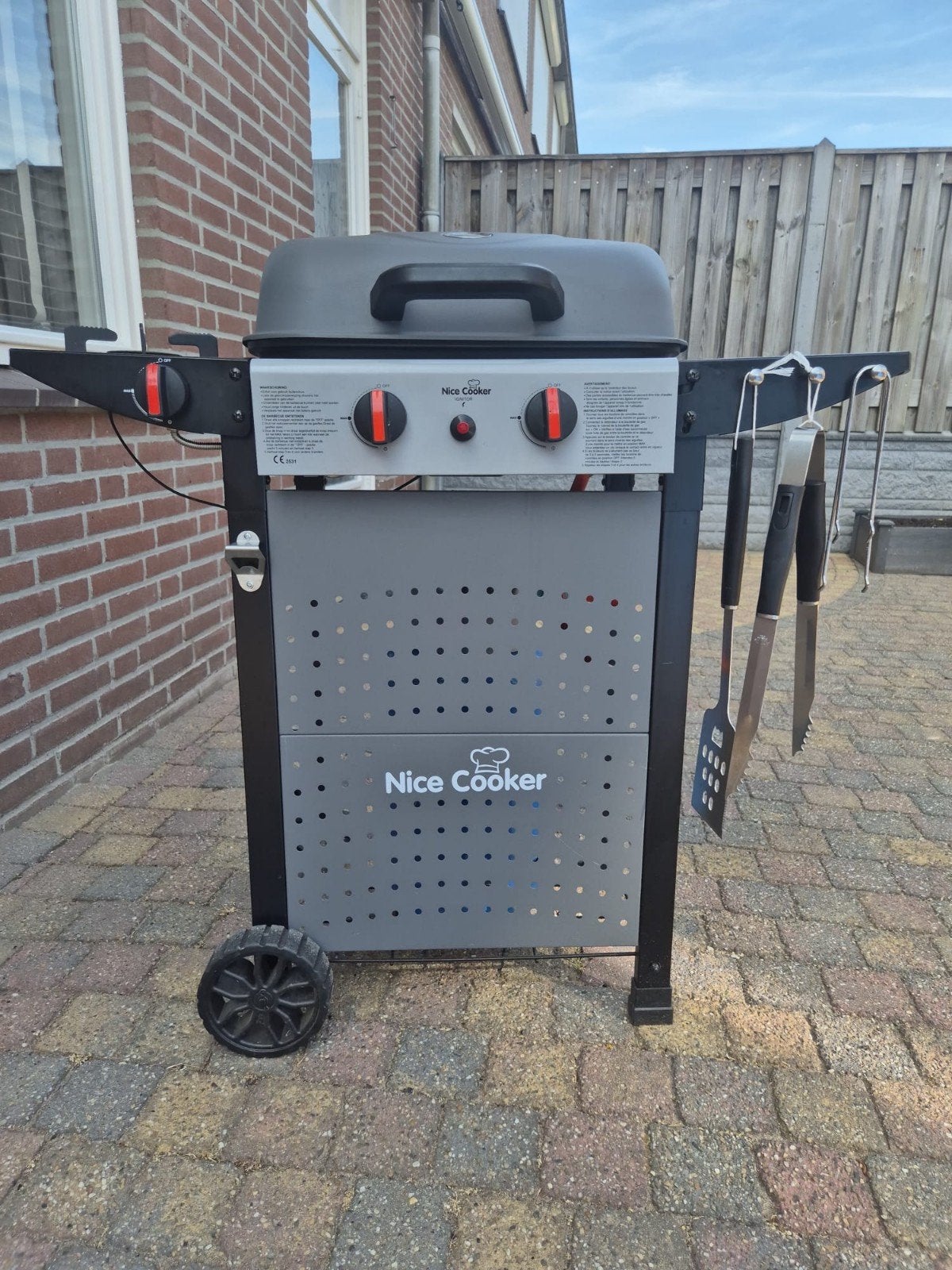 gas bbq in hele goede staat altijd bijgehouden, Ophalen, Zo goed als nieuw