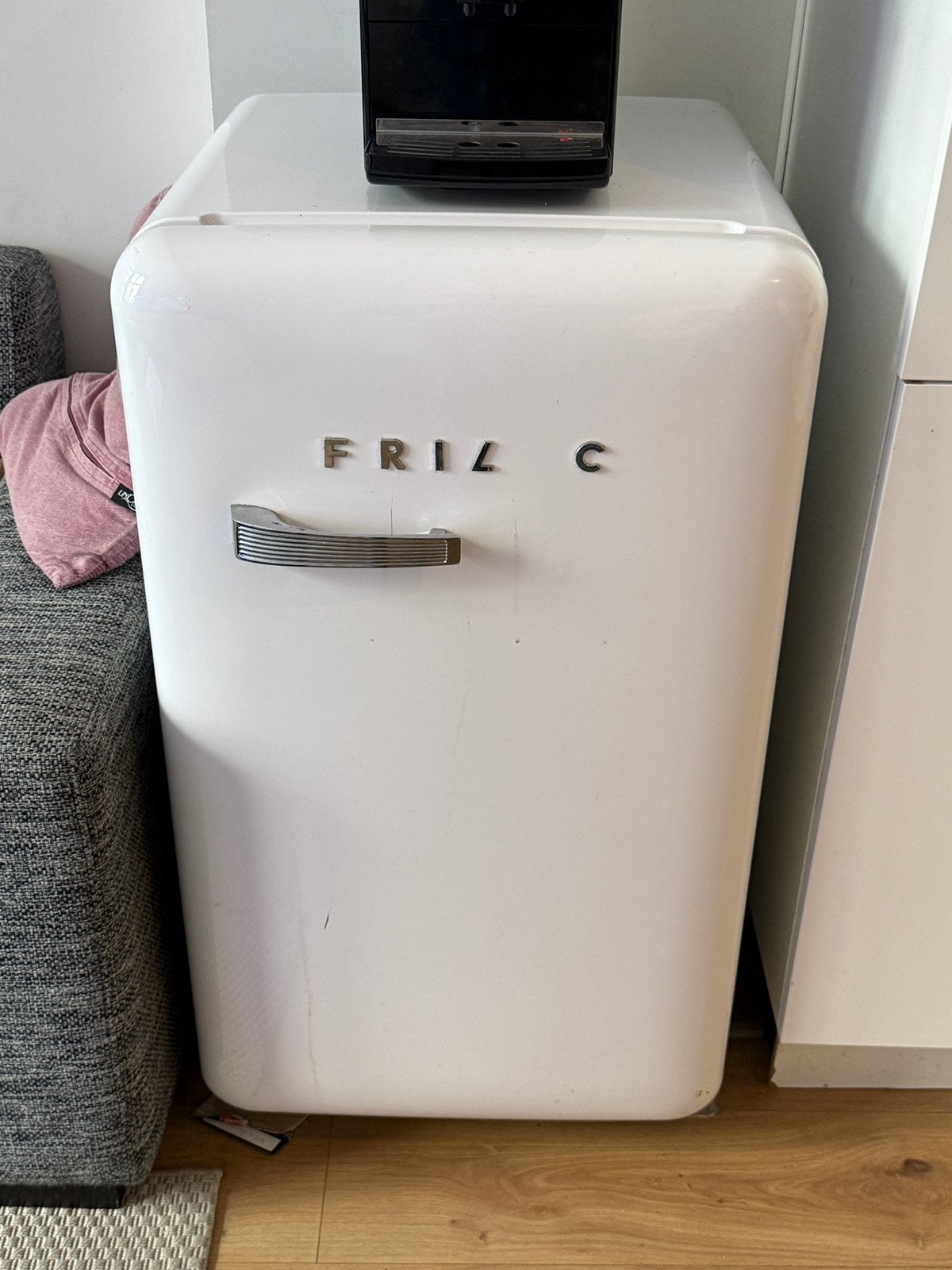 Frilec retro koelkast, Witgoed en Apparatuur, Koelkasten en IJskasten, 100 tot 150 liter, Ophalen, Zo goed als nieuw, Met vriesvak
