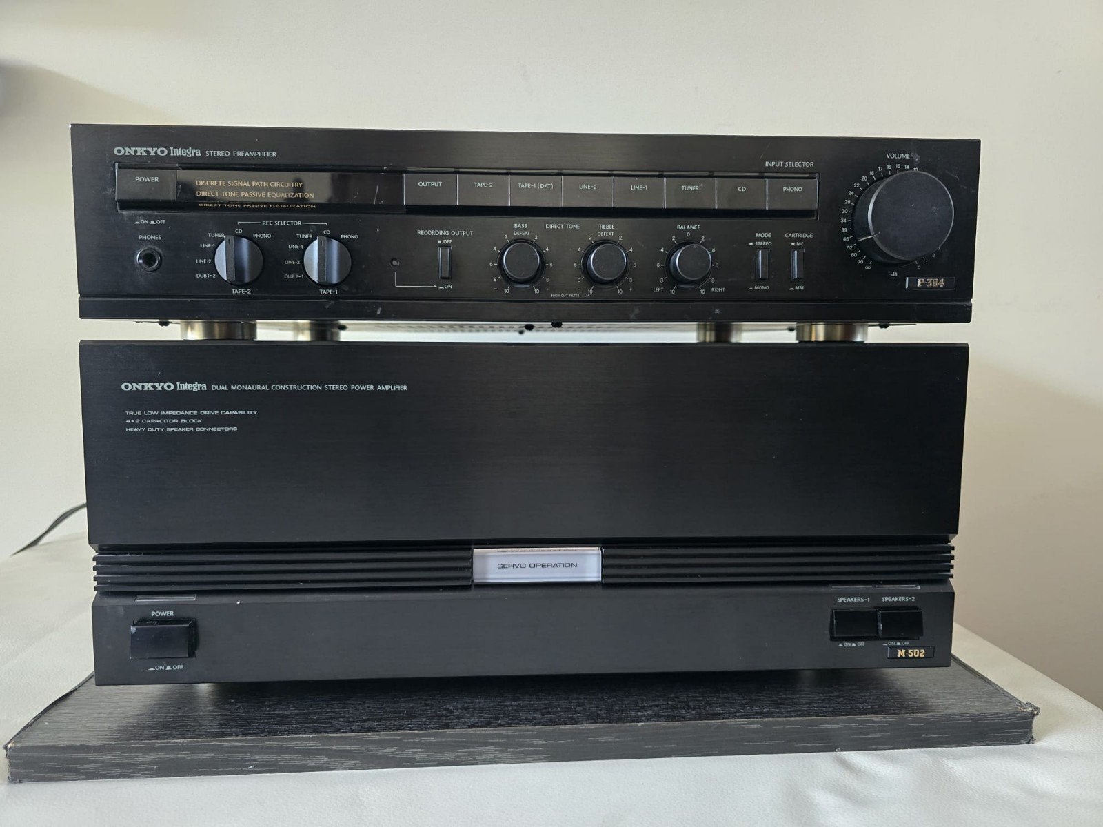Onkyo Voorversterker P-304 & Eindversterker M-502, Ophalen, Zo goed als nieuw, 120 watt of meer, Stereo