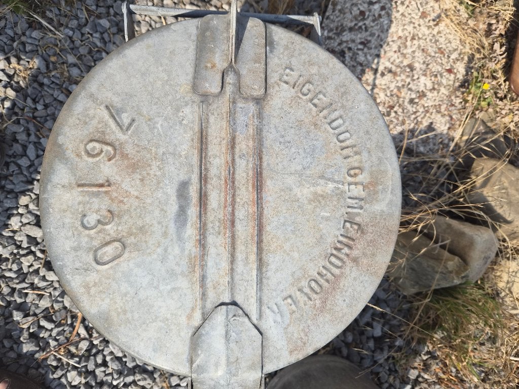 2 Unieke Vintage Zinken Vuilnisbakken Gemeente Eindhoven., Ophalen, Overige materialen, Gebruikt, 40 liter of meer