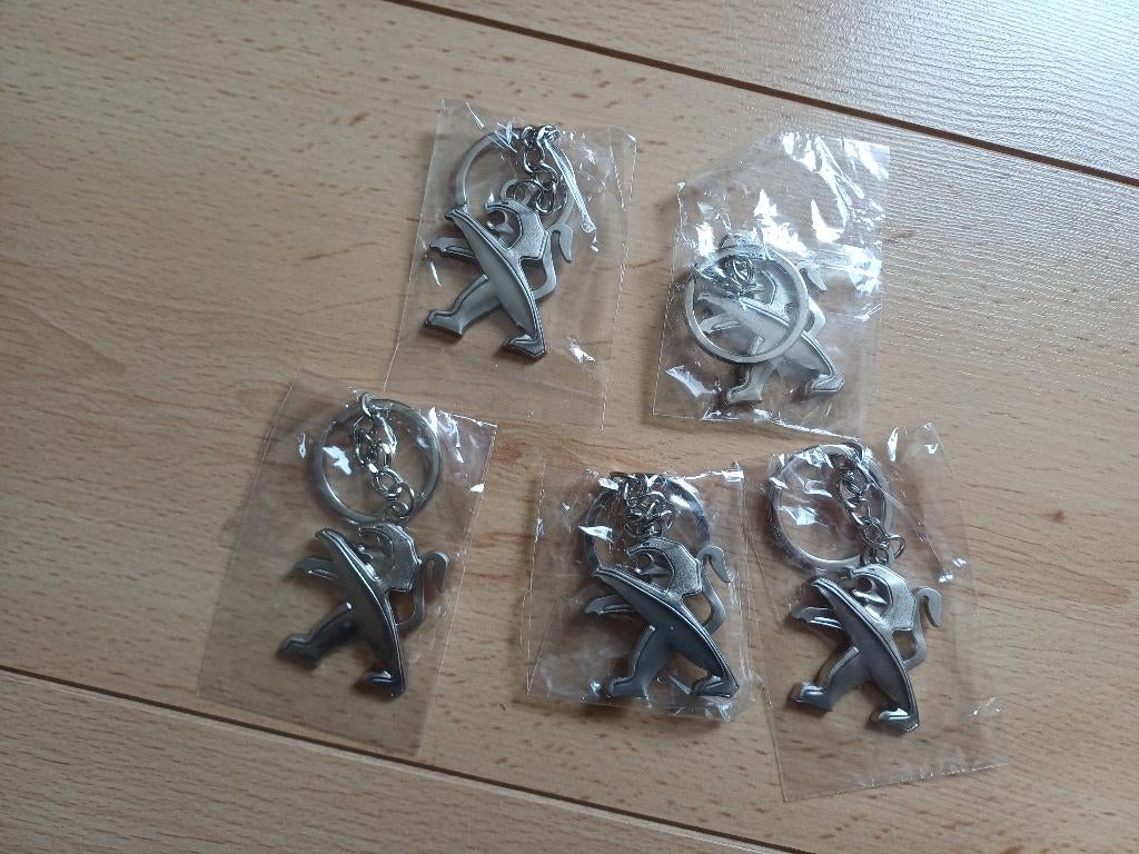 5x Sleutelhangers Peugeot logo Lion metaal nieuw in OVP !, Verzamelen, Sleutelhangers, Ophalen of Verzenden, Nieuw, Merk